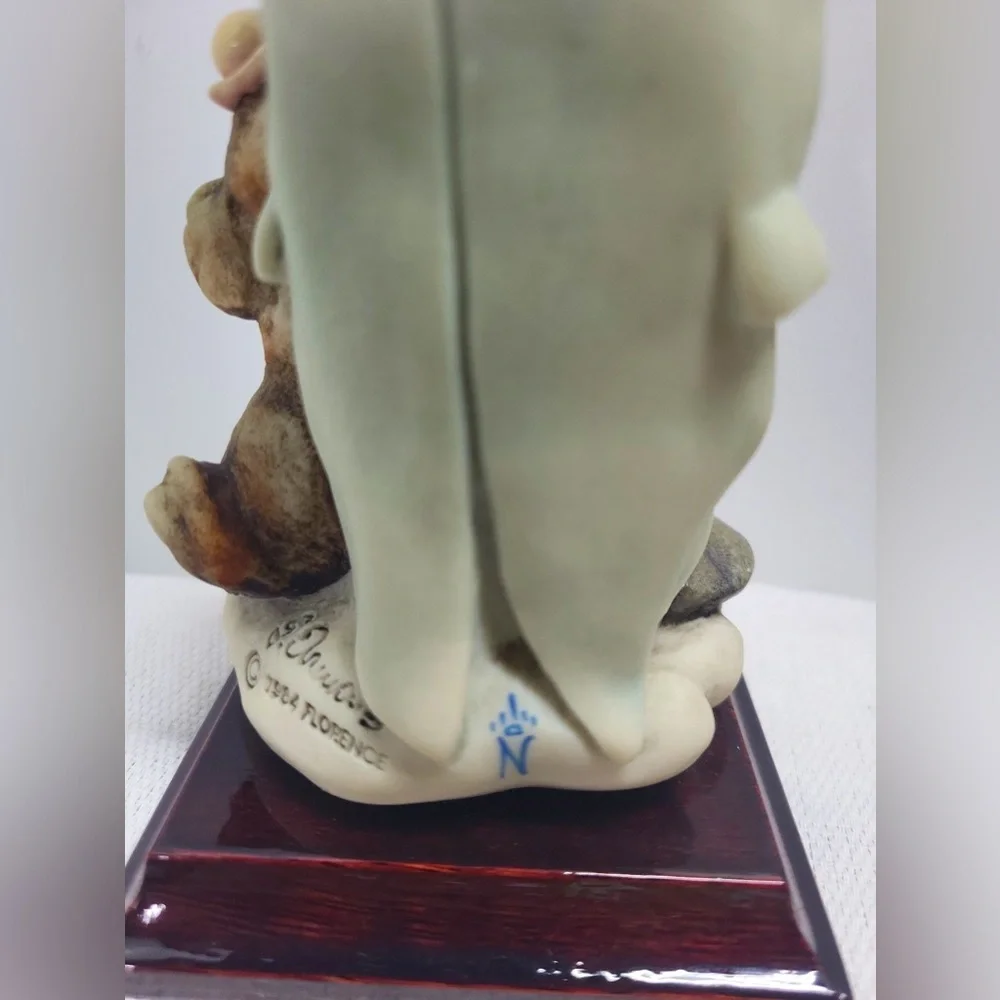 Giuseppe Armani Vintage Little Clown
Boy with Dog 8" Porcelain Figurine - Picture 9 of 9